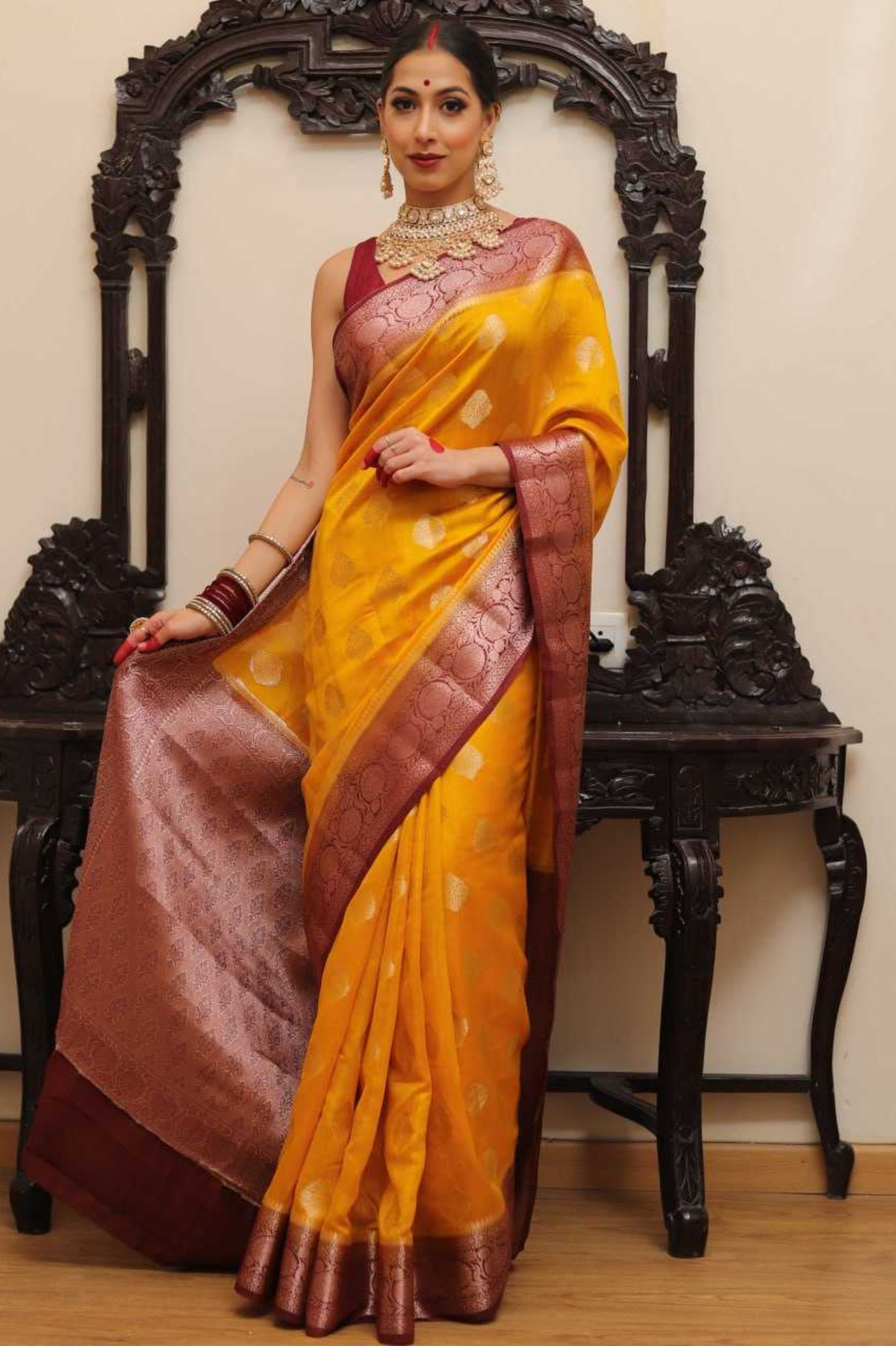 Sunheri Banarasi Lichi Silk Gold Buti Woven Saree