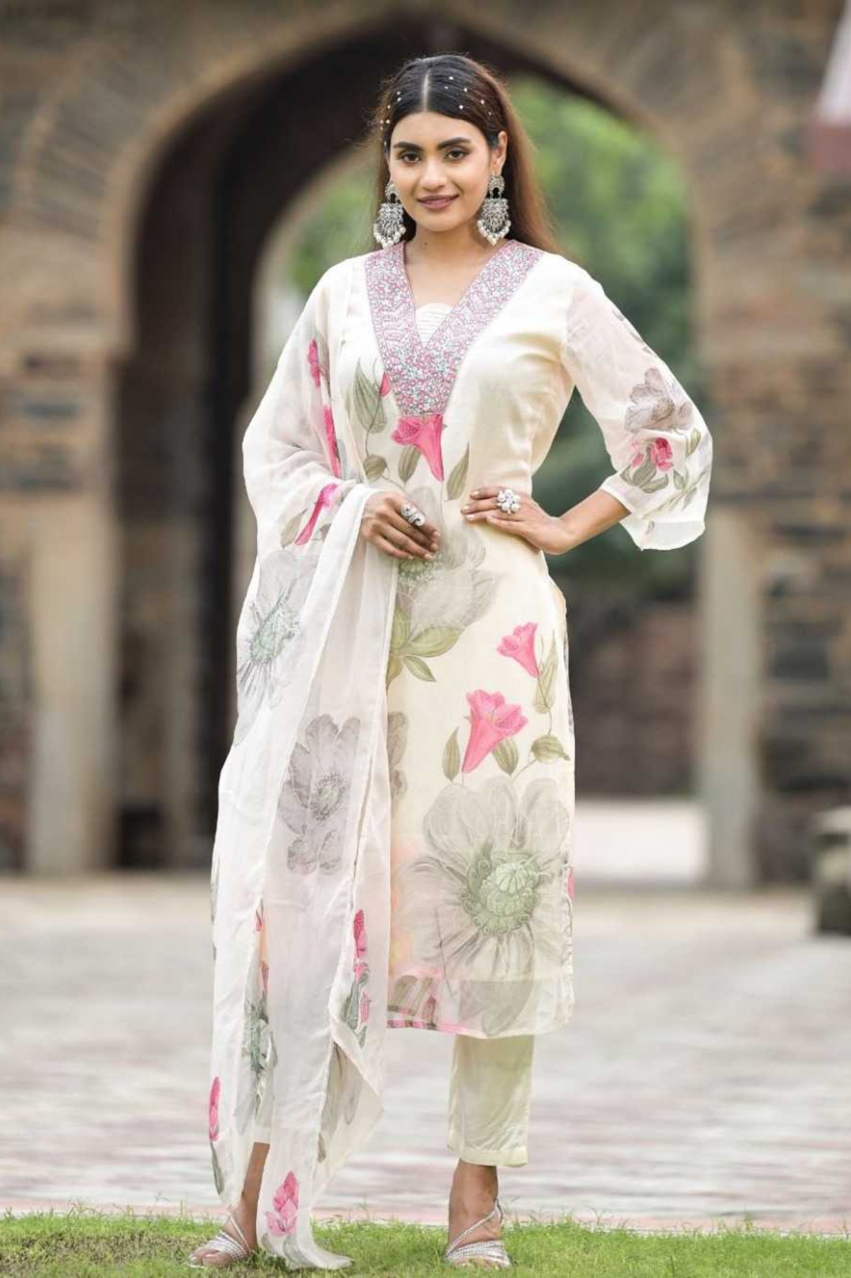 Ivory Bloom – Georgette Kurta Pant Dupatta Set
