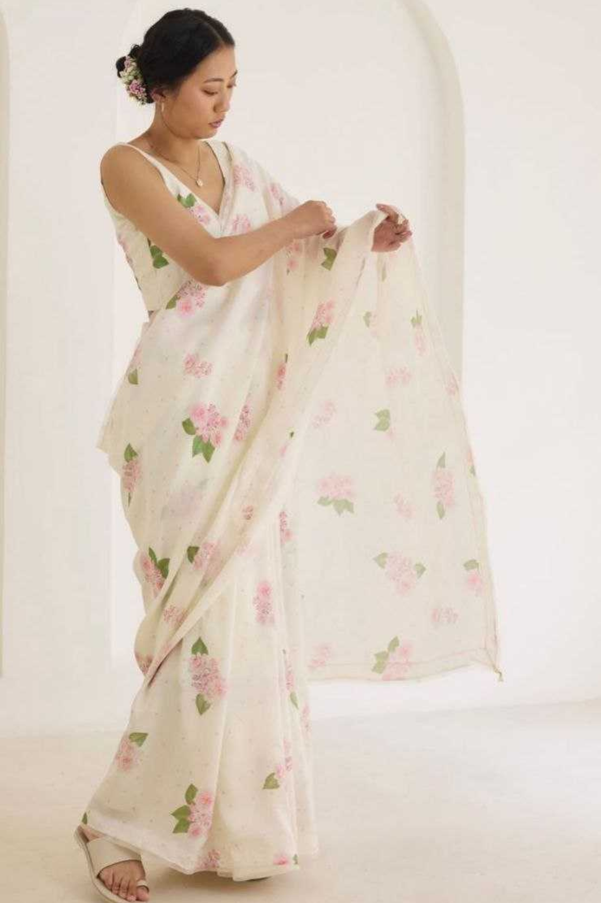 Plain Linen White Saree with Digital Floral Print & Matching Blouse